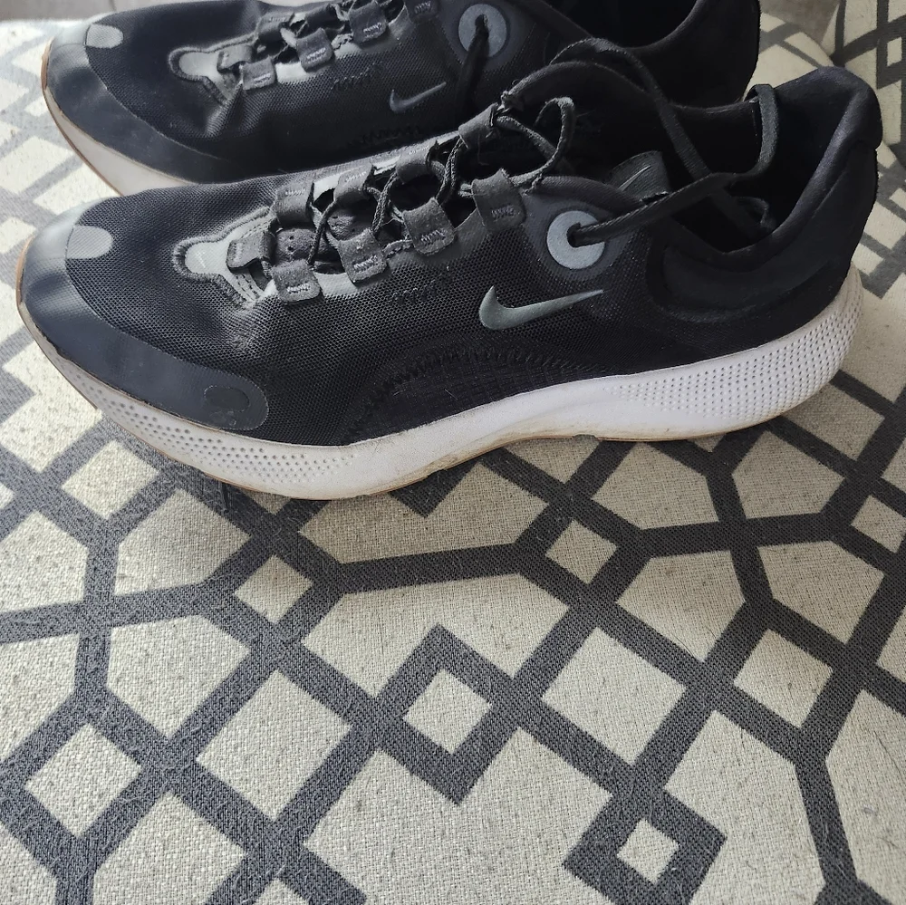 Nike React Escape Run WMNS “Black / Dark Smoke Grey / White” • Size 10 • CV3817-